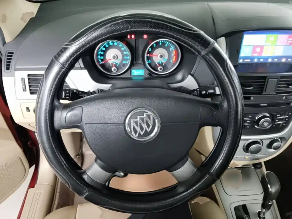 Buick Excelle 2015 — фото 11