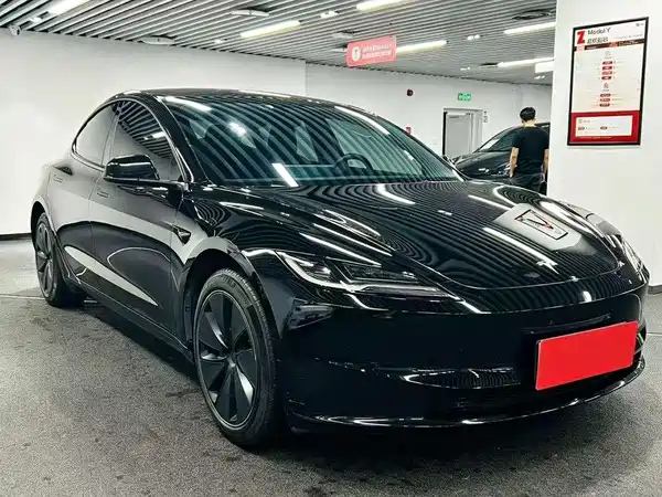 Tesla Model 3 2024