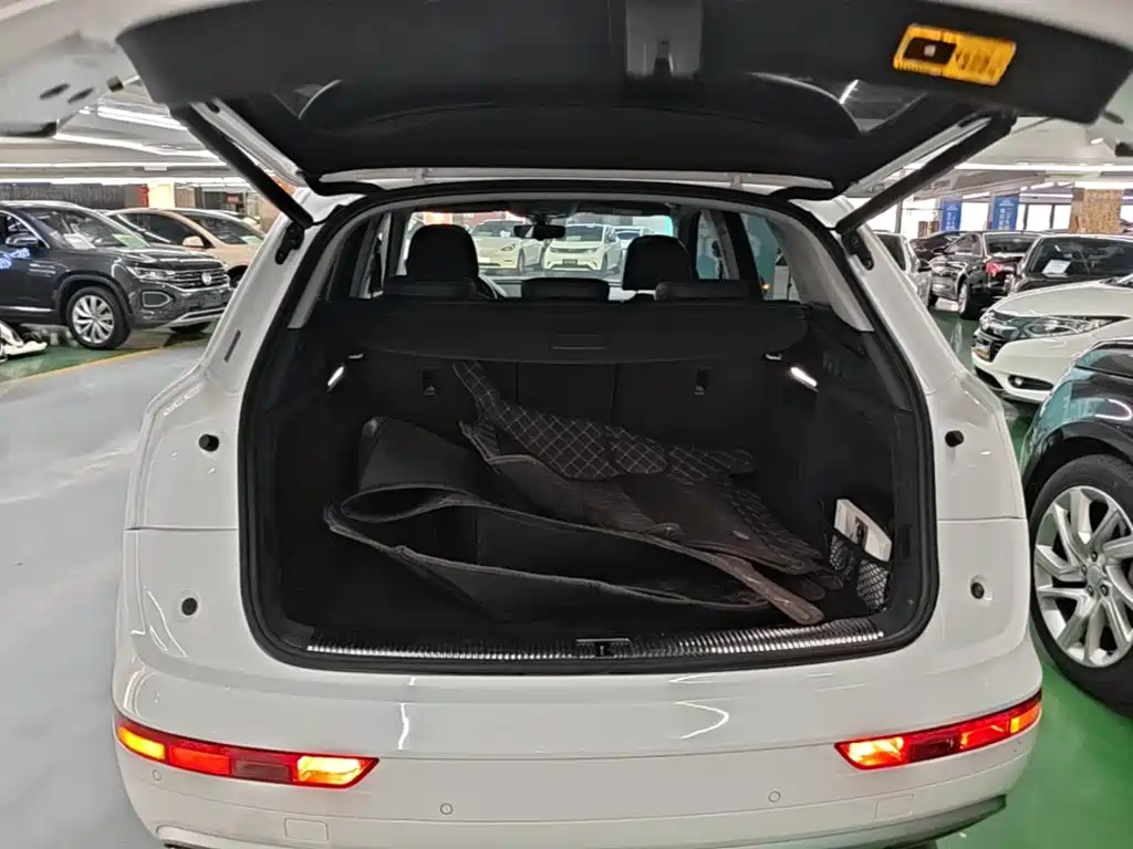 Audi Q5L 2020 — фото 19