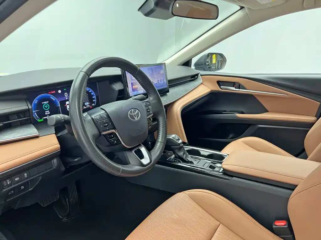 Toyota Camry 2025 — фото 12