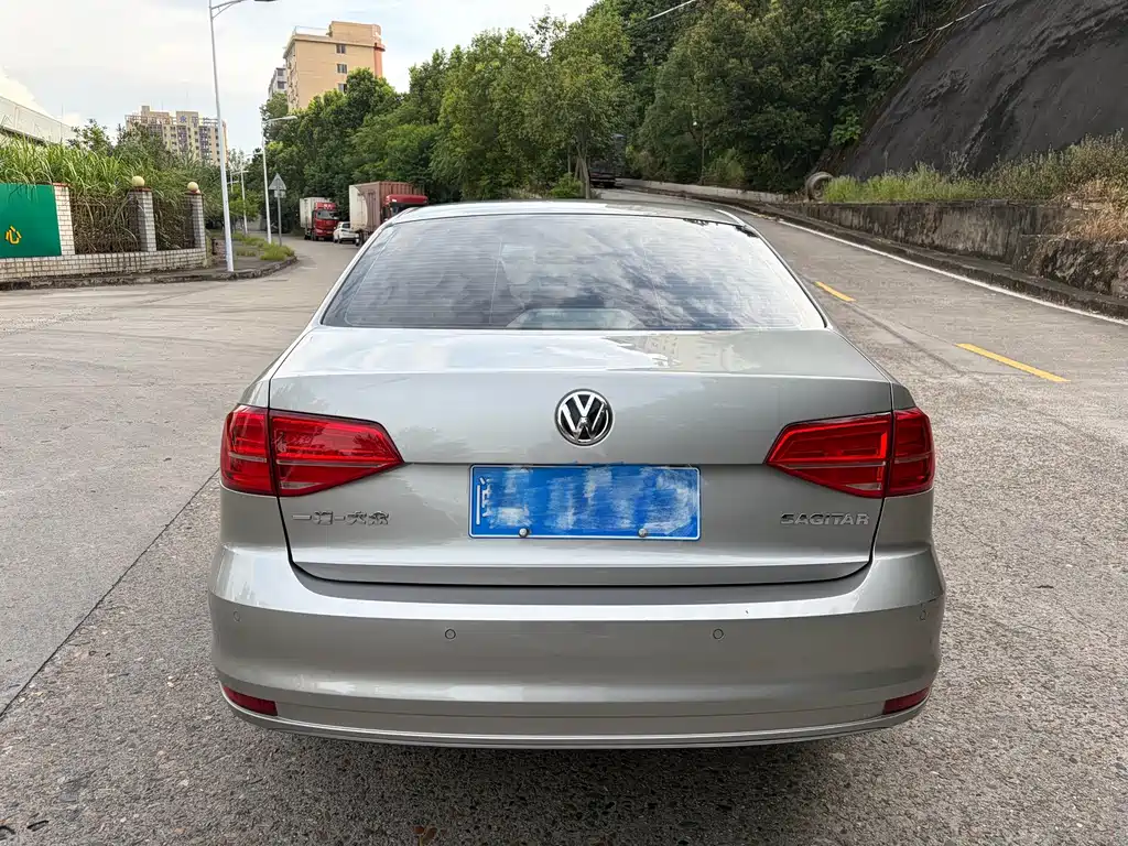 Volkswagen Sagitar 2015