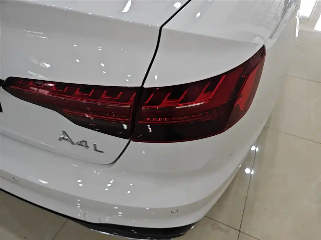 Audi A4L 2022 — фото 24