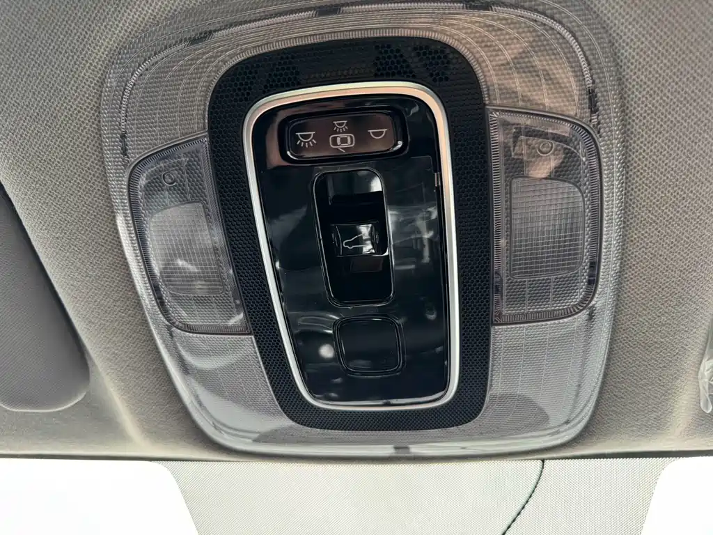 Hyundai Elantra 2023 — фото 10