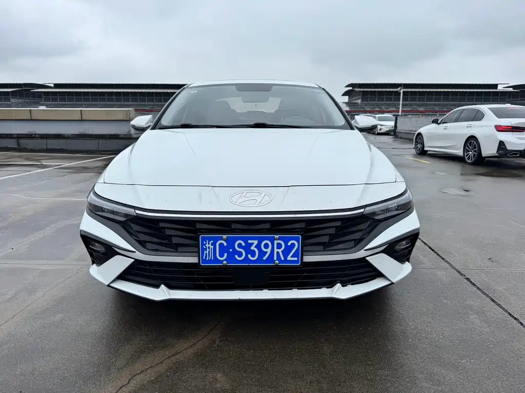 Hyundai Elantra 2023 — фото 2