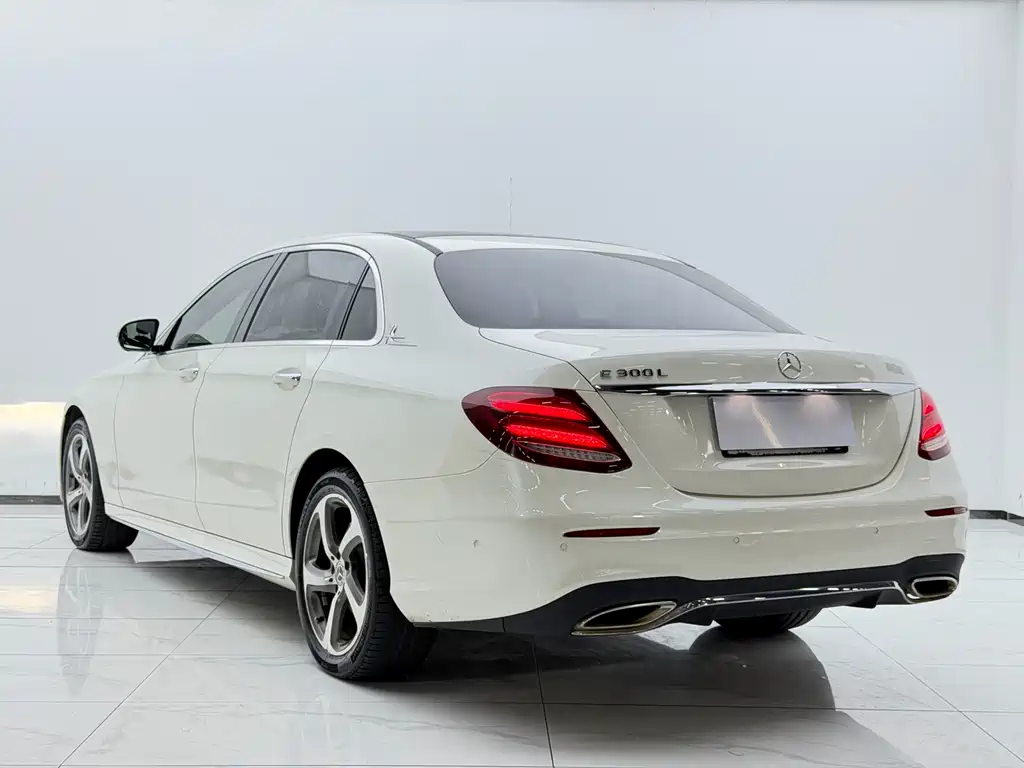 Mercedes-Benz E-Class 2018 — фото 13
