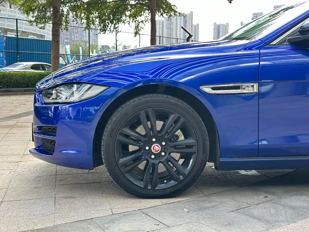 Jaguar XEL 2018 — фото 5