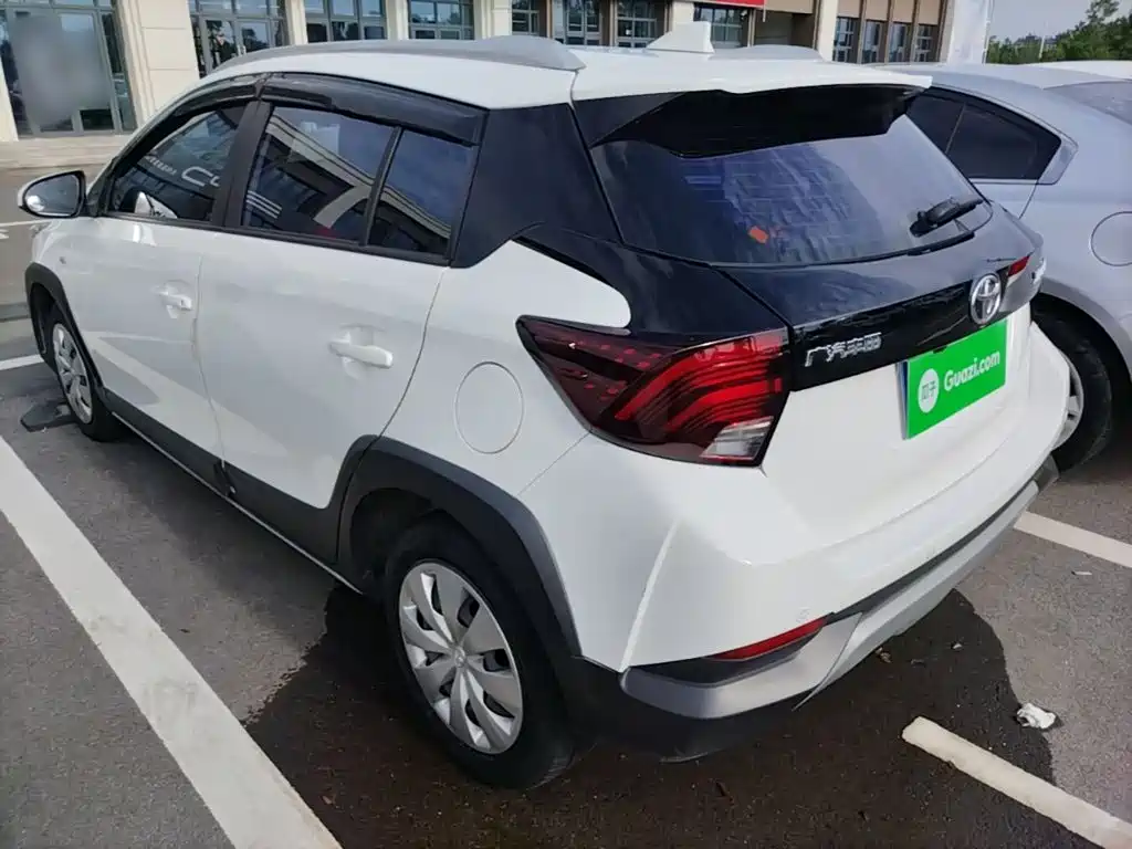 Toyota Yaris L 2023 — фото 5