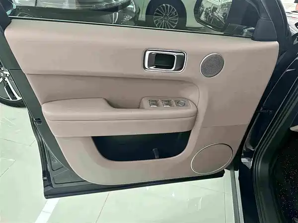 Li Auto L6 2026