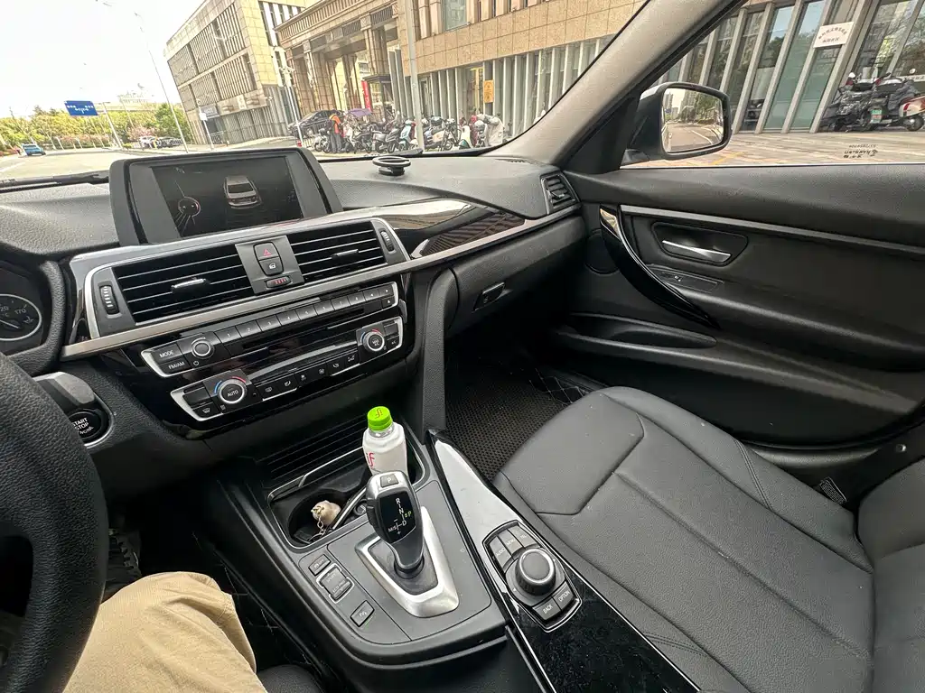 BMW 3 Series 2017 — фото 11