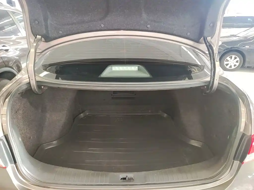 Nissan Sylphy 2018 — фото 19