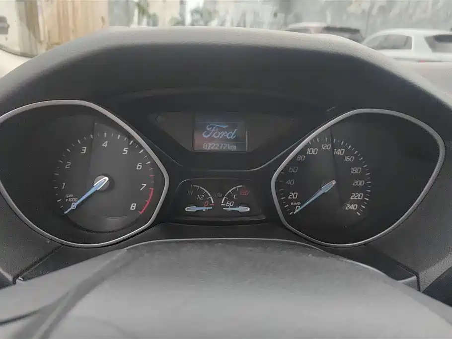 Ford Focus 2013 — фото 14