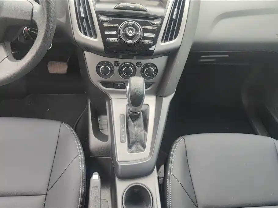 Ford Focus 2013 — фото 16