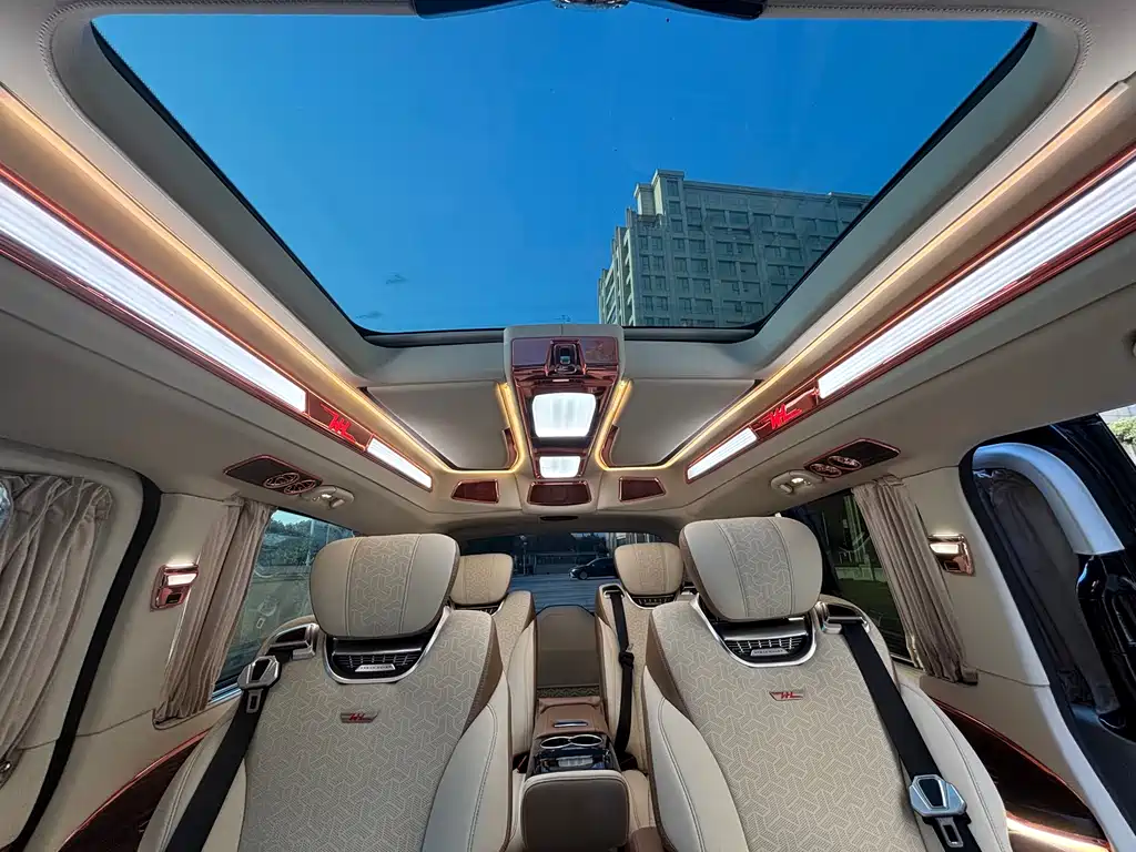 Mercedes-Benz V-Class 2021 — фото 19