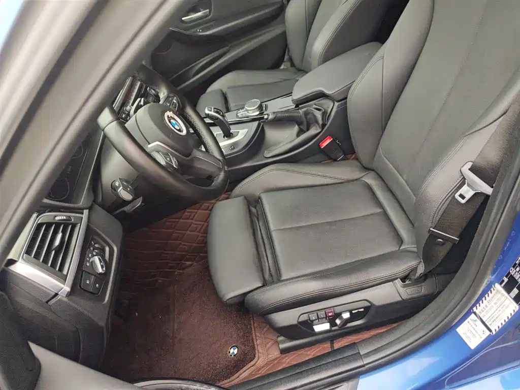 BMW 3 Series 2019 — фото 15