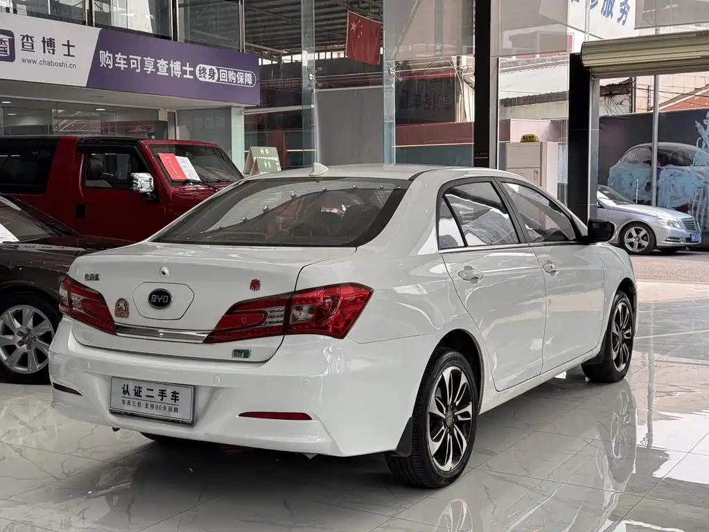 BYD Qin NEV 2015 — фото 5