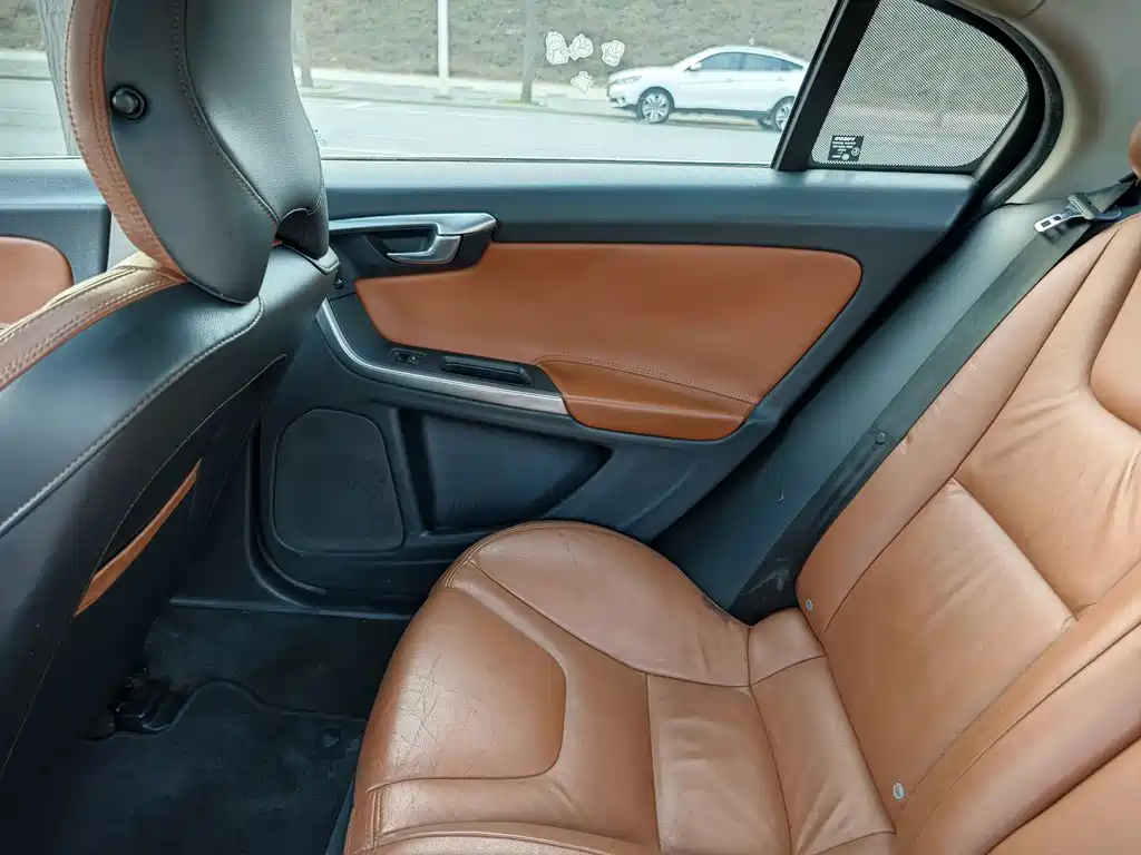 Volvo S60 2015 — фото 14