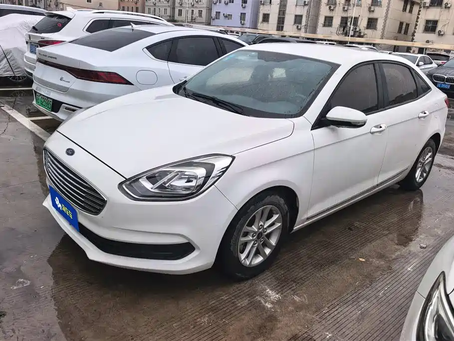 Ford Escort 2019 — фото 1