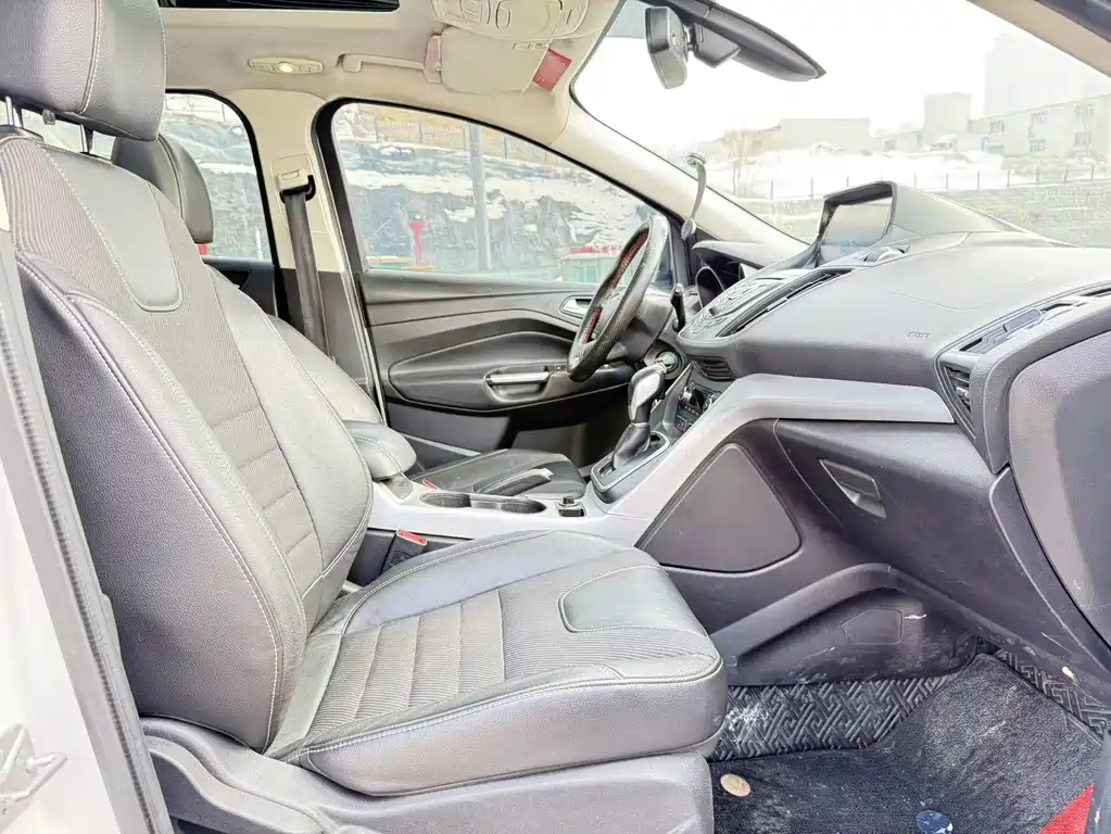 Ford Kuga 2015 — фото 12