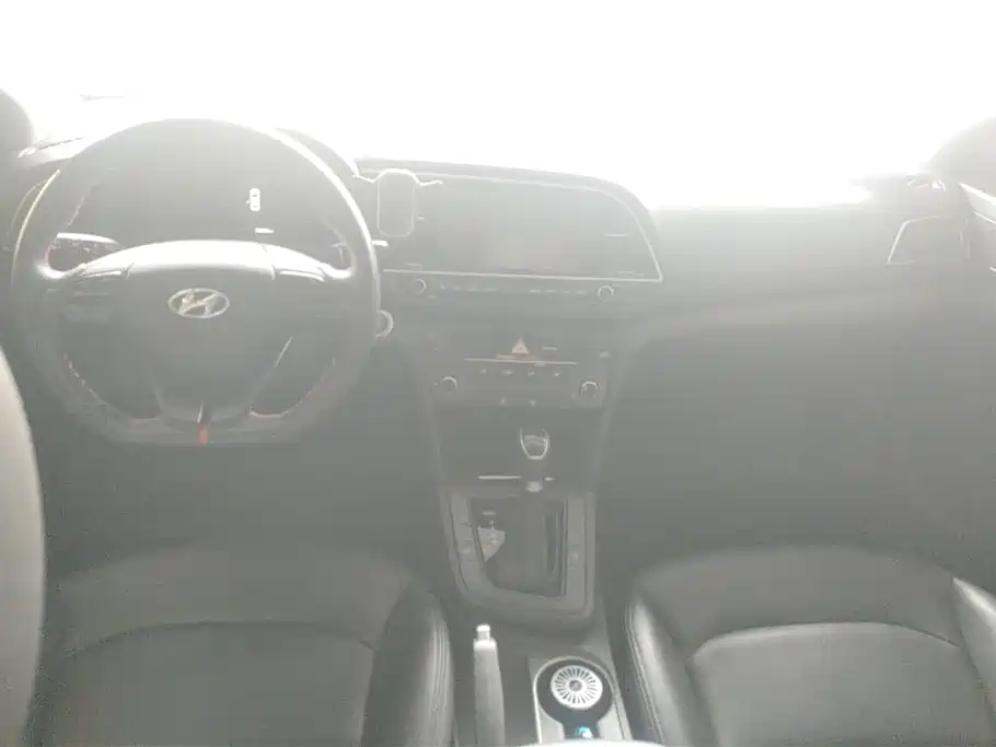 Hyundai Elantra 2019 — фото 12