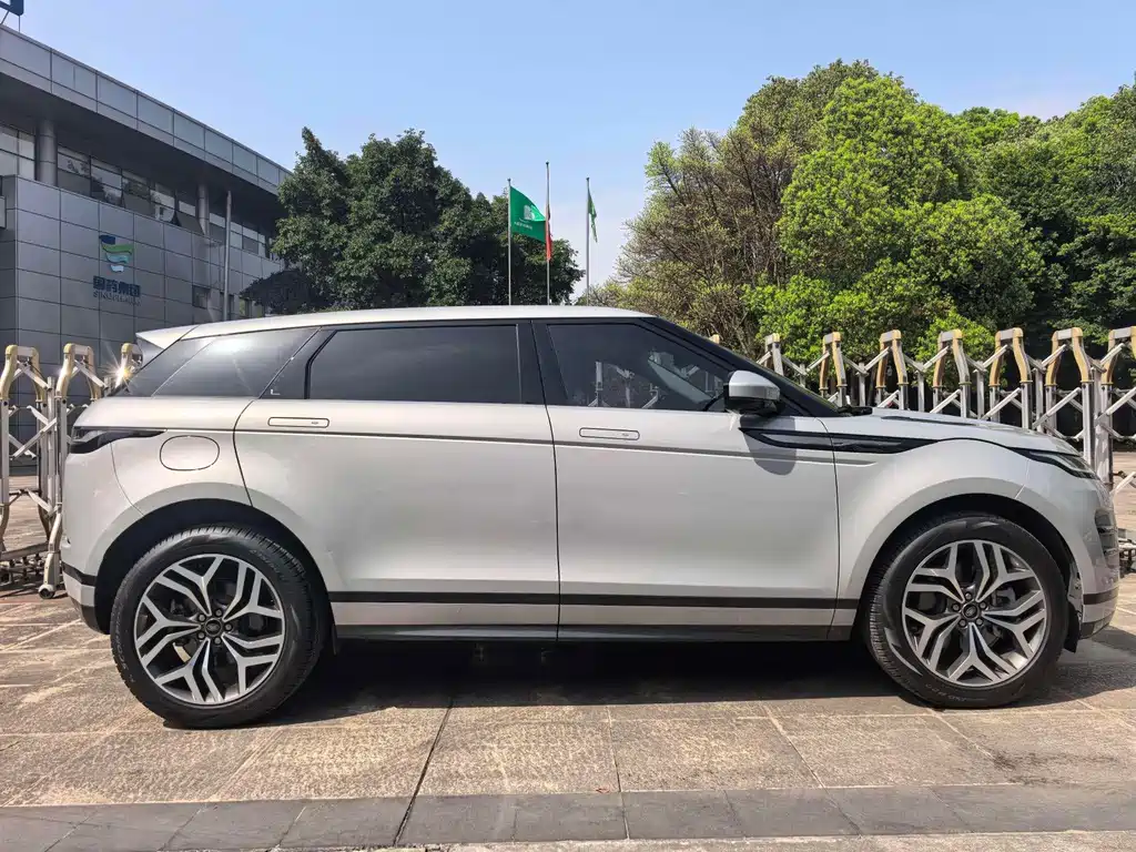 Land Rover Evoque 2024 — фото 10