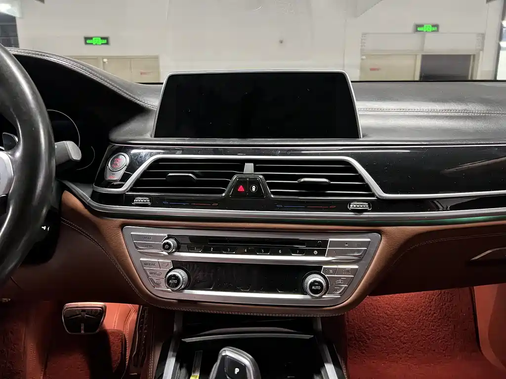 BMW 7 Series 2019 — фото 6