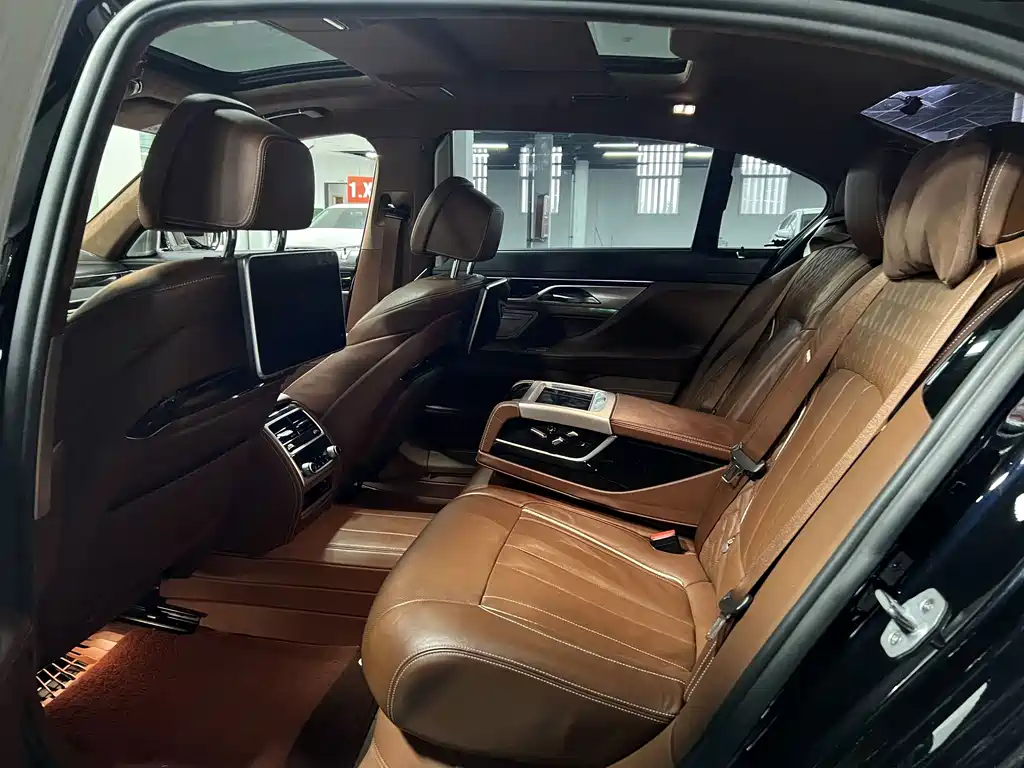 BMW 7 Series 2019 — фото 20