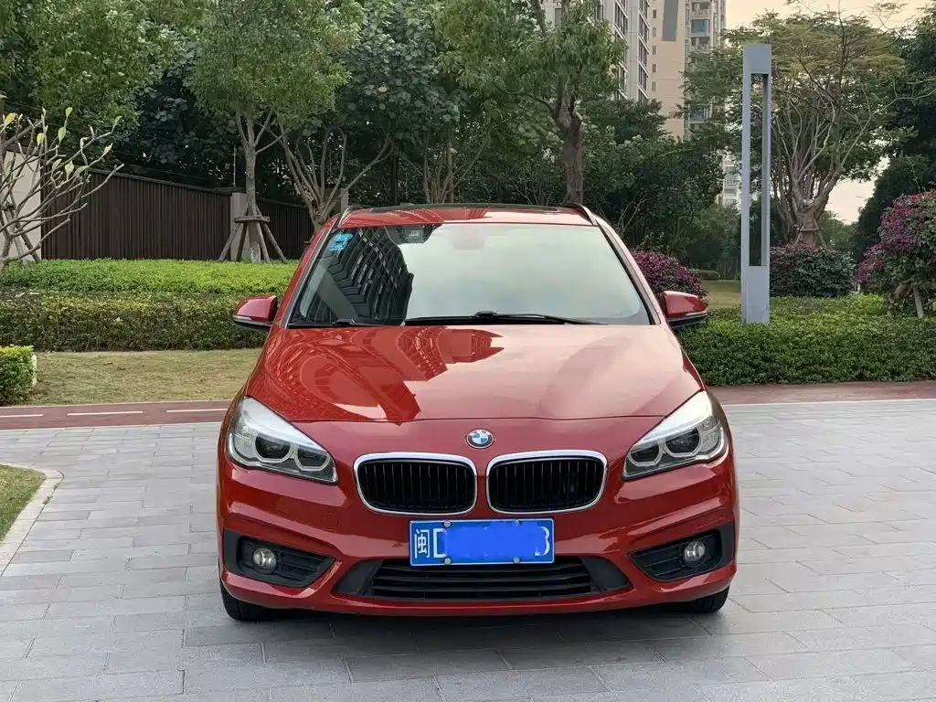 BMW 2 Series Station Wagon 2017 — фото 2