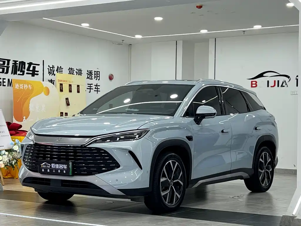BYD L DM-i 2025 — фото 1