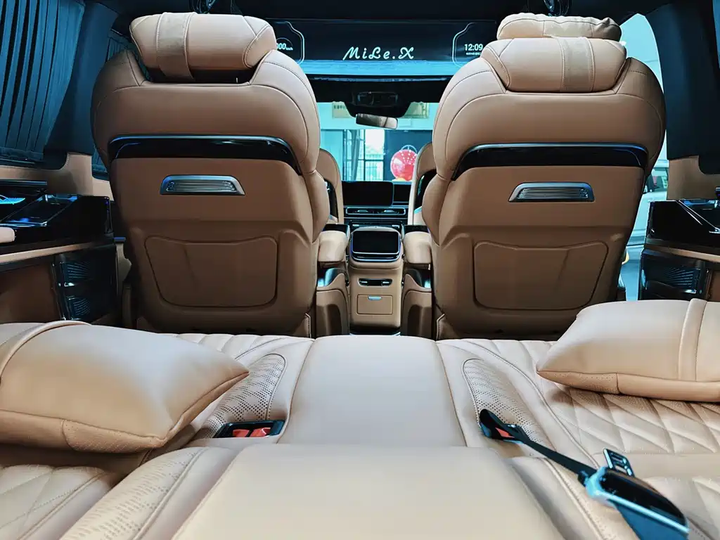 Mercedes-Benz V-Class — фото 14