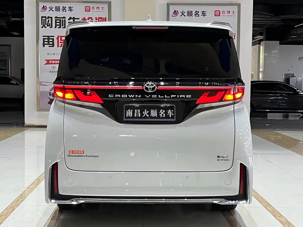 Toyota Vellfire 2025 — фото 7