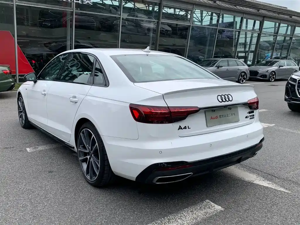Audi A4L 2023 — фото 4