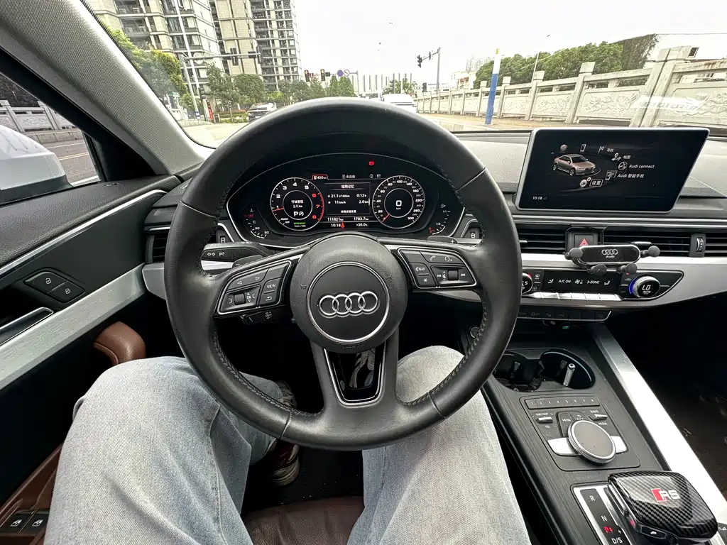 Audi A4L 2019 — фото 10
