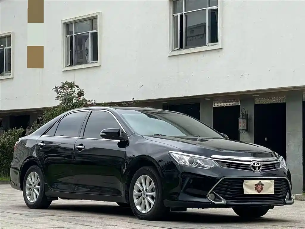 Toyota Camry 2016 — фото 2