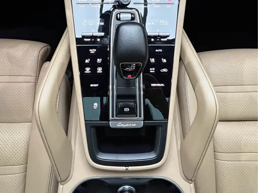 Porsche Cayenne 2020 — фото 16
