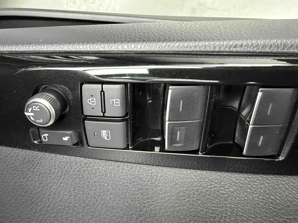 Toyota Camry 2023 — фото 22