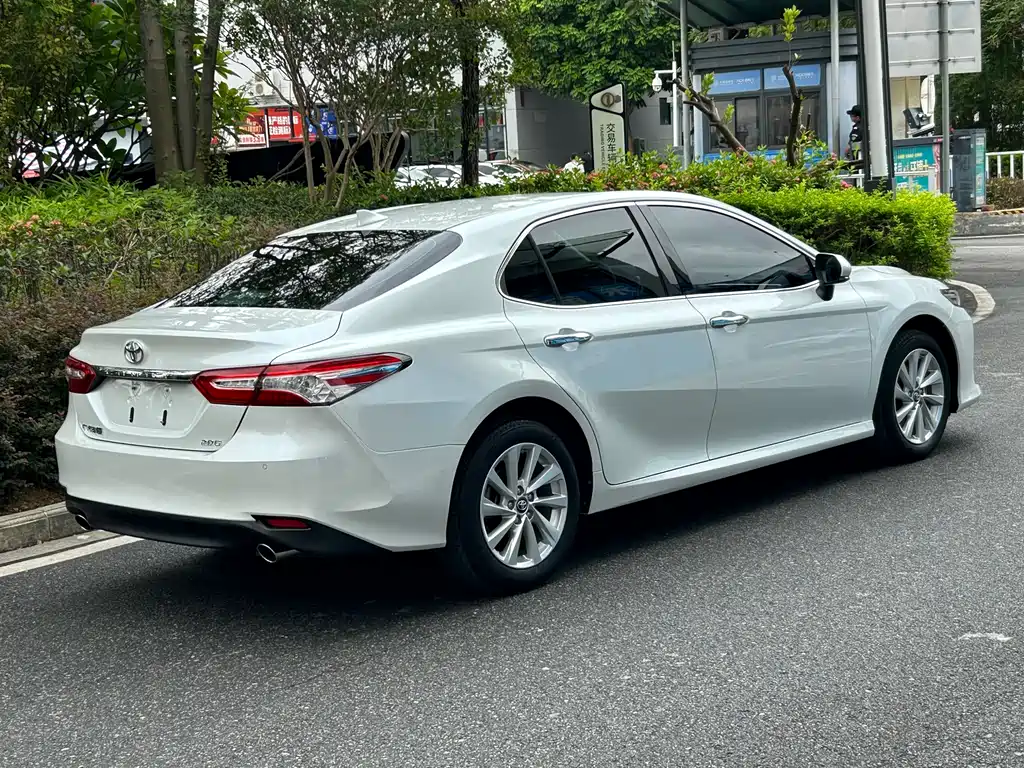 Toyota Camry 2021 — фото 4
