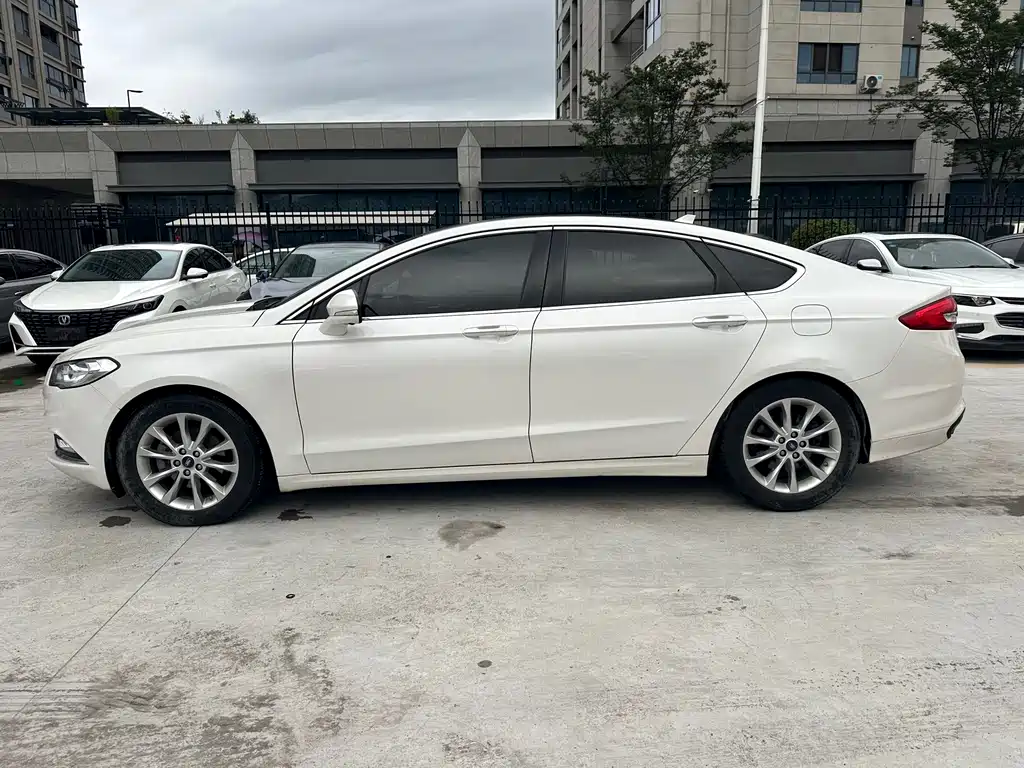 Ford Mondeo 2017 — фото 16