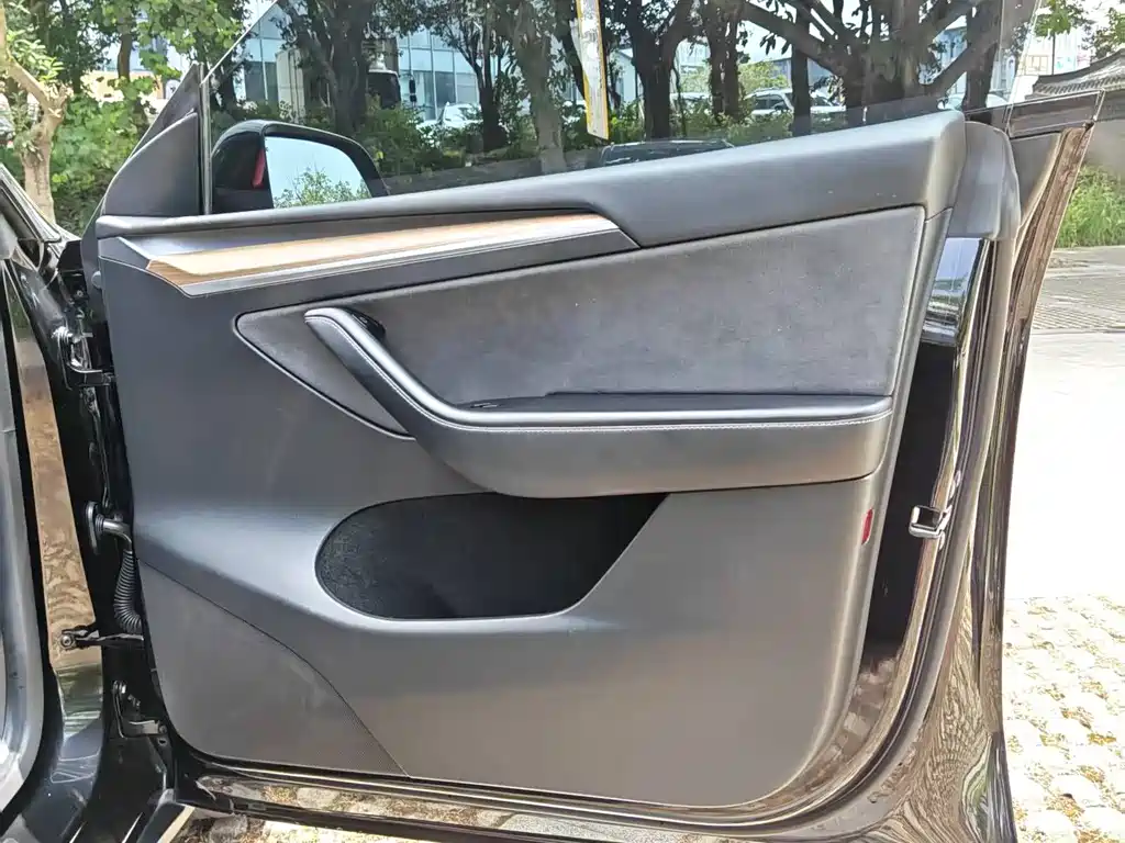 Tesla Model Y 2022 — фото 10