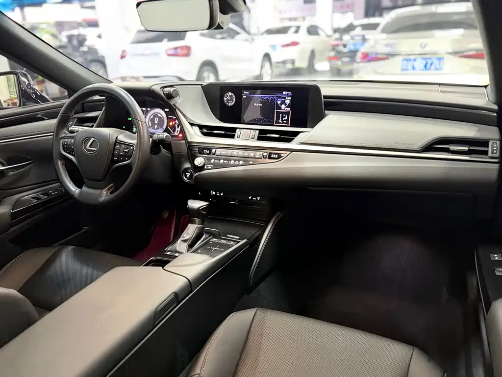 Lexus ES 2021 — фото 11