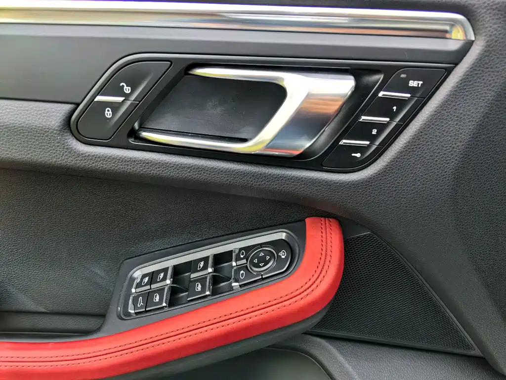 Porsche Macan 2016 — фото 14