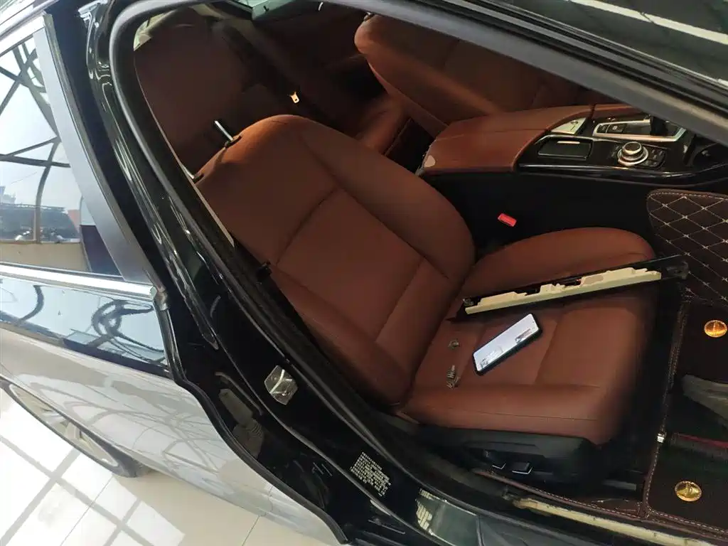 BMW 5 Series 2015 — фото 25