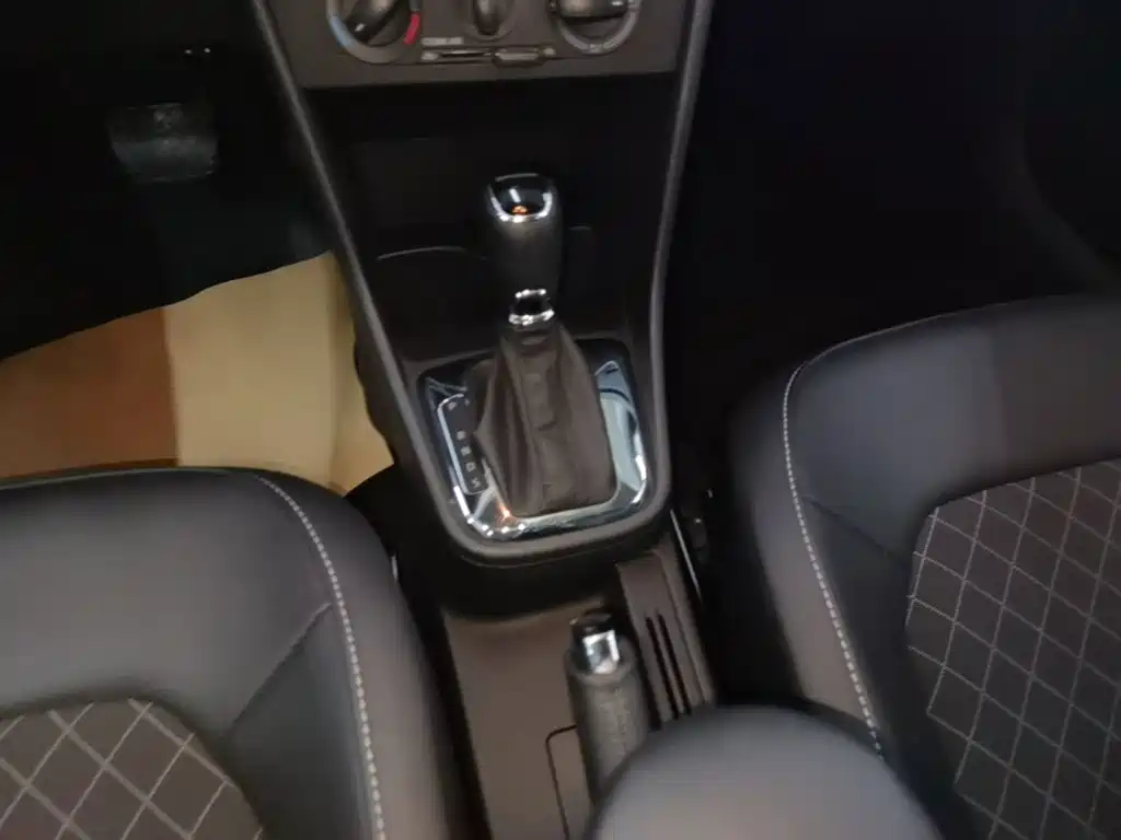 Skoda Rapid Spaceback 2018 — фото 14