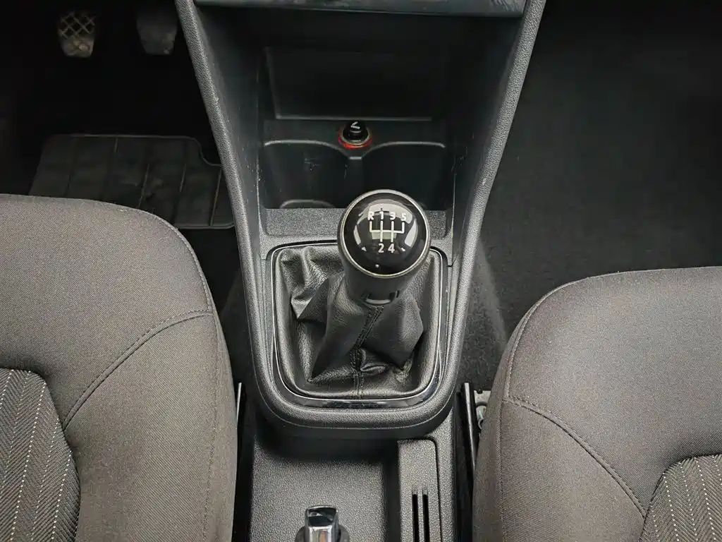 Volkswagen Jetta 2016 — фото 13