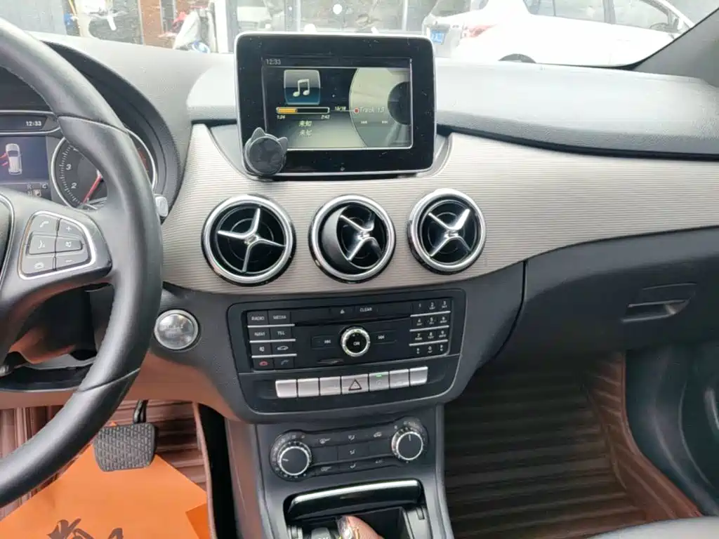 Mercedes-Benz B-Class 2016 — фото 13