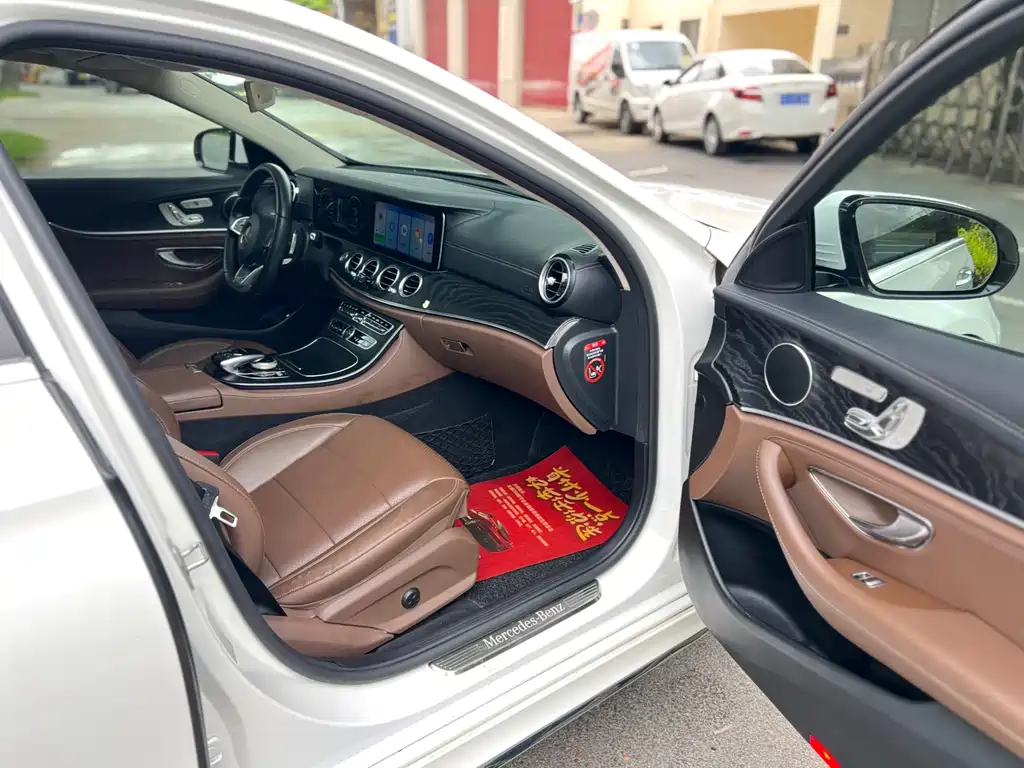 Mercedes-Benz E-Class 2018 — фото 21