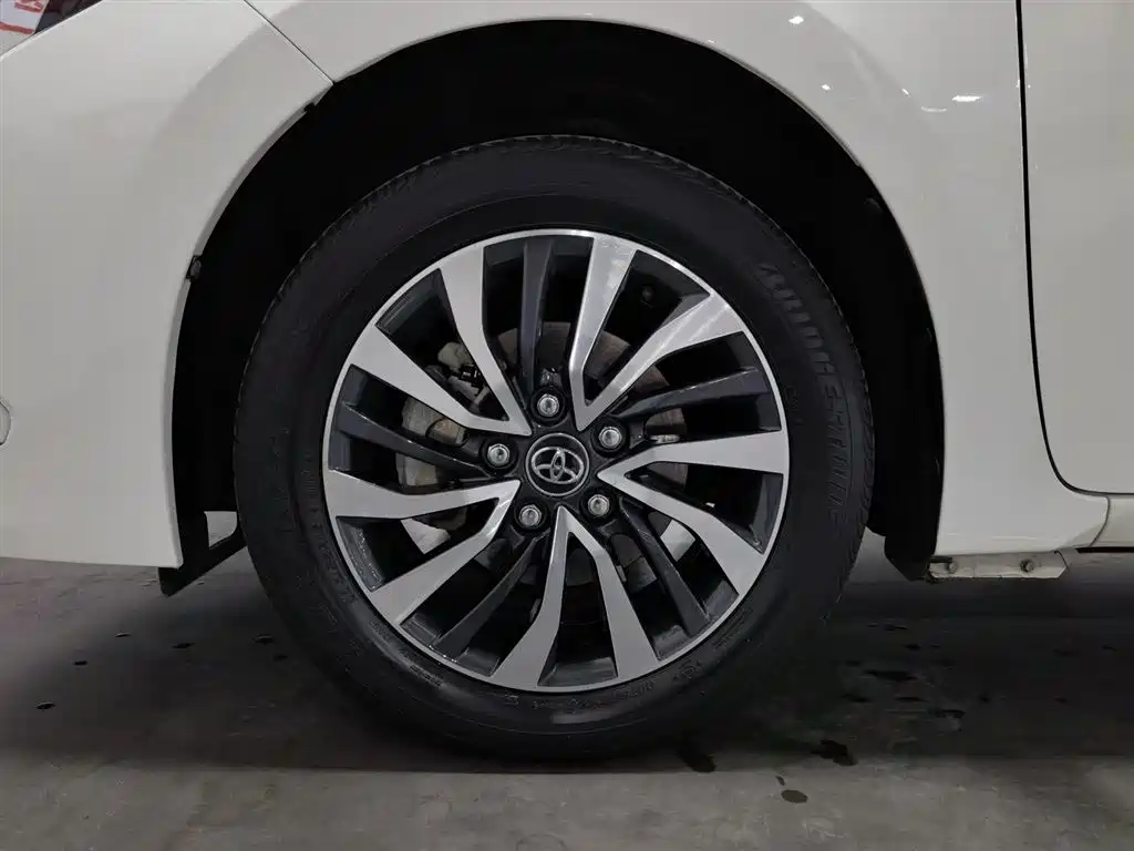 Toyota Corolla 2018 — фото 17