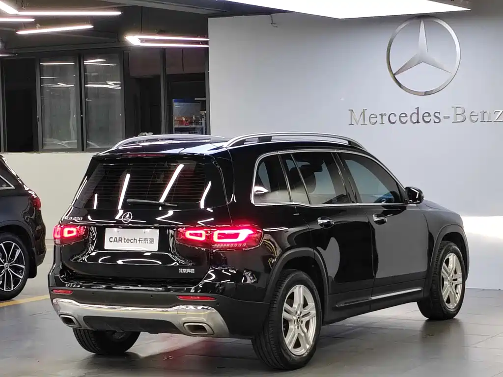 Mercedes-Benz GLB 2023 — фото 4