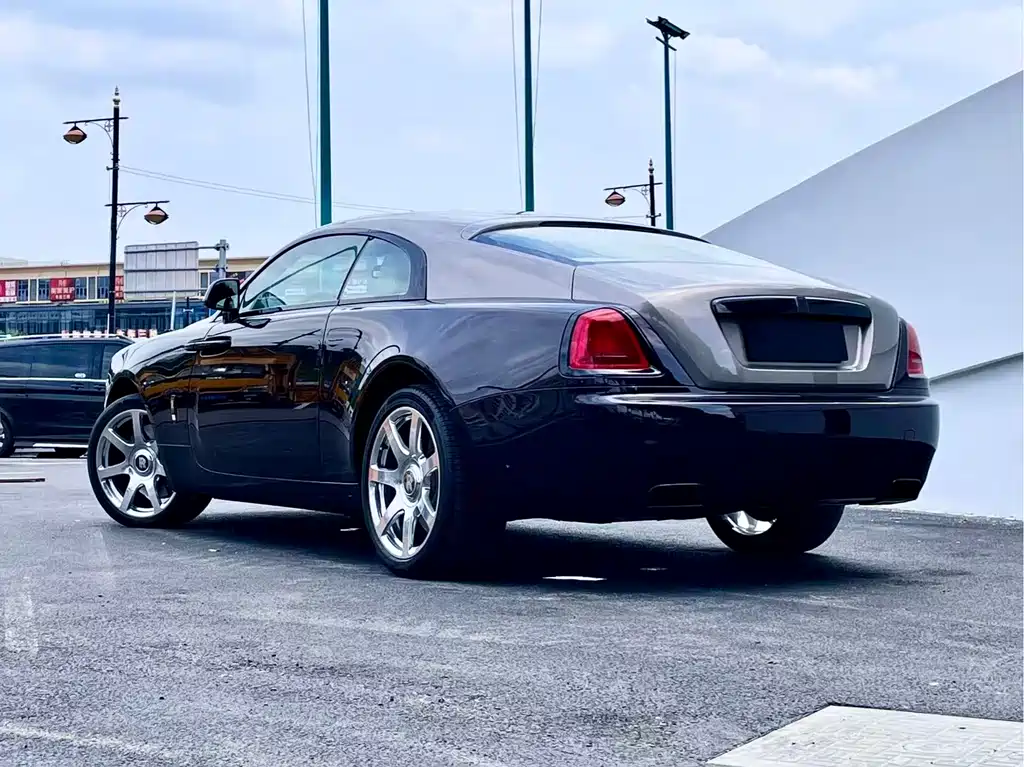 Rolls-Royce Wraith 2015 — фото 11