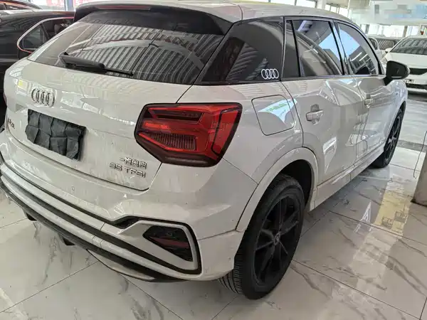 Audi Q2L 2023