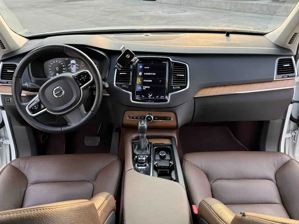 Volvo XC90 2020 — фото 7